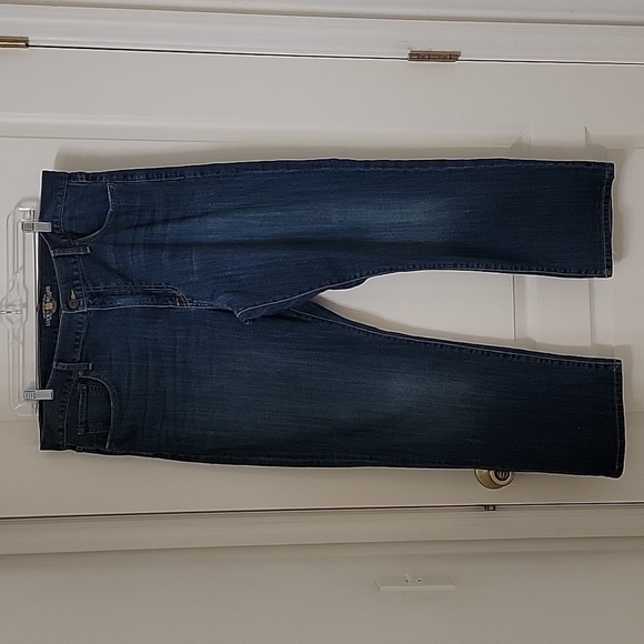 Lucky Brand, Size 38 x 30 Classic Fit Blue Jean.  Excellent Used Condition - Picture 9 of 12